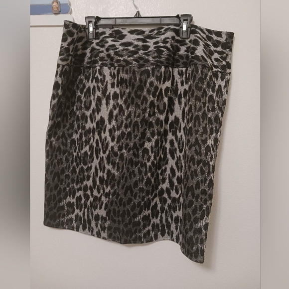 NWT Lane Bryant, size 20 black & grey cheetah print skirt. - Picture 2 of 4